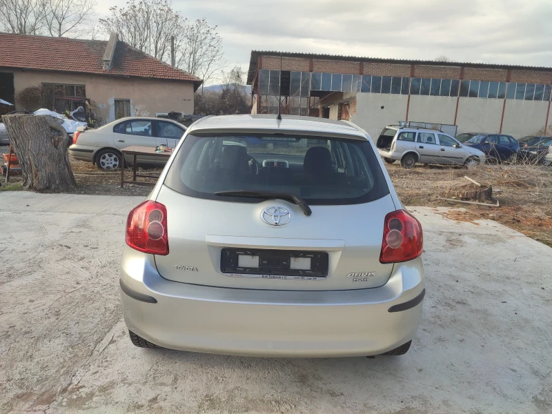 Toyota Auris, снимка 4 - Автомобили и джипове - 48879875