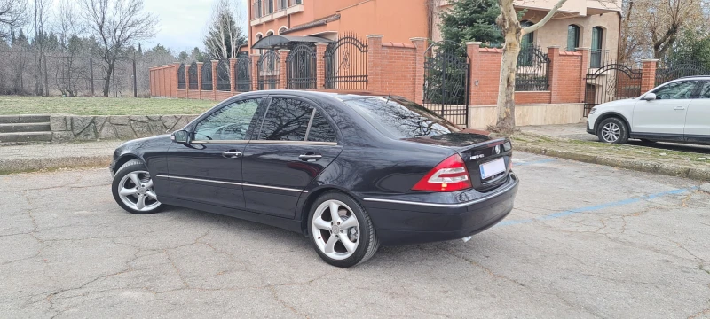 Mercedes-Benz C 220 2.2cdi* Нави* Кожа* 6ск.* Седан, снимка 15 - Автомобили и джипове - 49606878