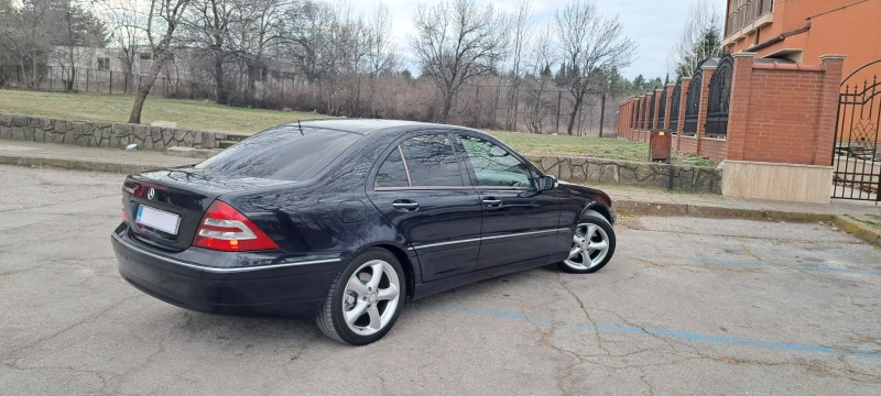 Mercedes-Benz C 220 2.2cdi* Нави* Кожа* 6ск.* Седан, снимка 16 - Автомобили и джипове - 49212670