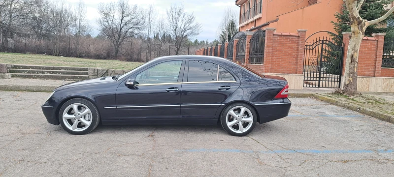 Mercedes-Benz C 220 2.2cdi* Нави* Кожа* 6ск.* Седан, снимка 12 - Автомобили и джипове - 49212670