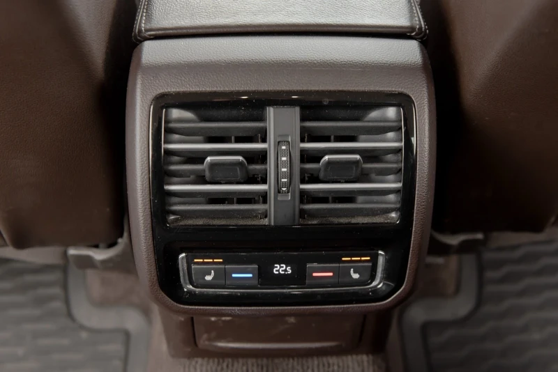 VW Passat 8, снимка 10 - Автомобили и джипове - 52529356