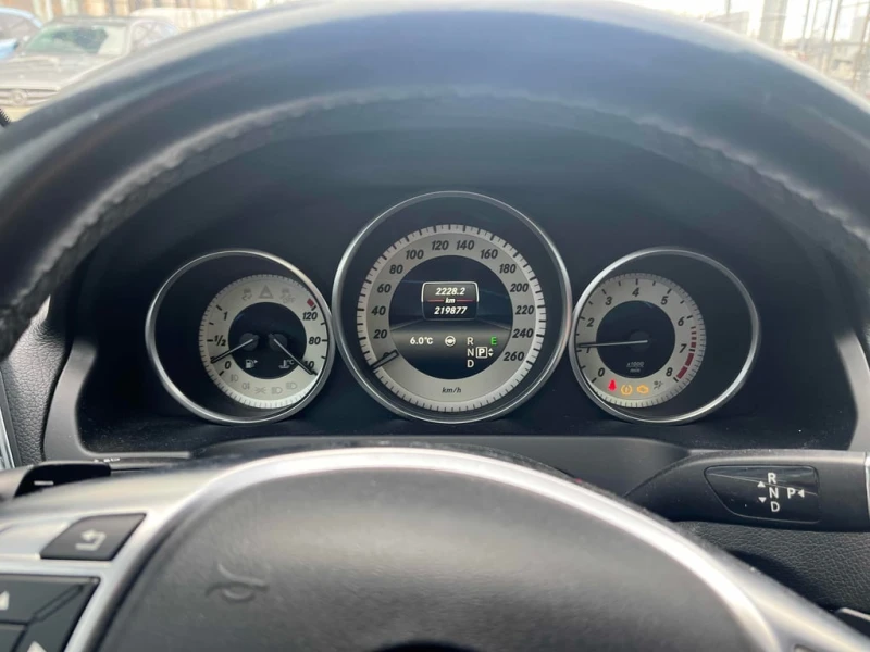 Mercedes-Benz E 400 * CARFAX * БЕЗ ПЪРВОНАЧАЛНА ВНОСКА, снимка 8 - Автомобили и джипове - 52855922