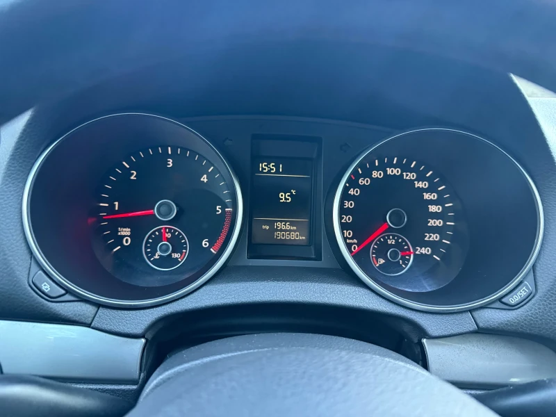 VW Golf VI 1.6 TDI, снимка 9 - Автомобили и джипове - 53020704
