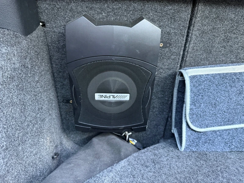 VW Golf VI 1.6 TDI, снимка 17 - Автомобили и джипове - 53020704