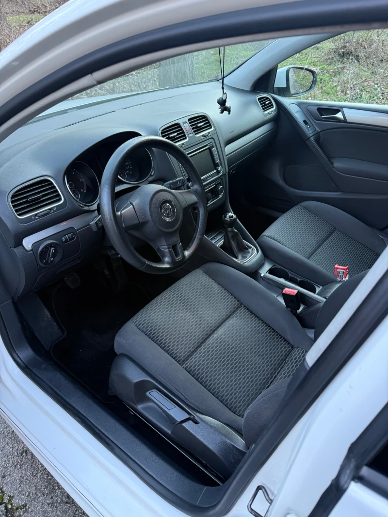 VW Golf VI 1.6 TDI, снимка 11 - Автомобили и джипове - 53020704