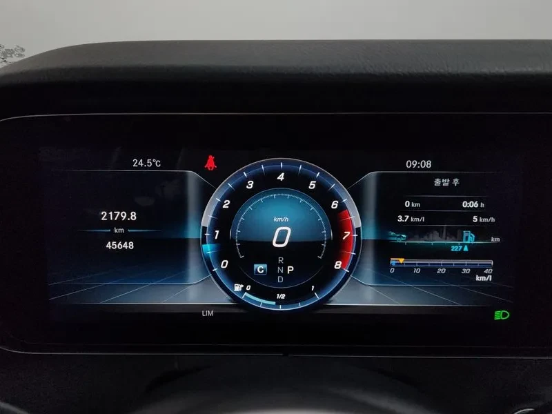 Mercedes-Benz E 300 4Matic Avantgarde, снимка 8 - Автомобили и джипове - 55717013