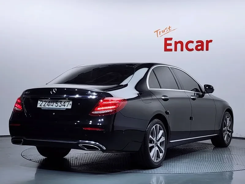 Mercedes-Benz E 300 4Matic Avantgarde, снимка 2 - Автомобили и джипове - 55717013