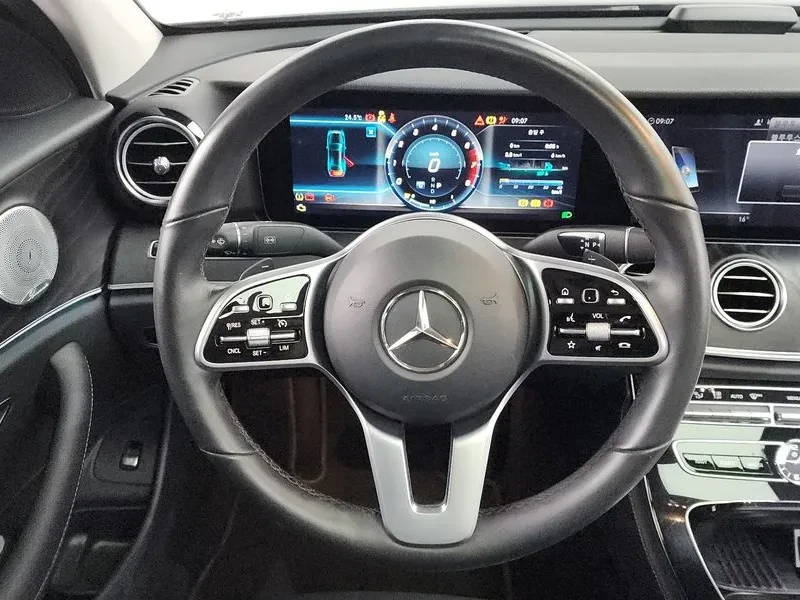 Mercedes-Benz E 300 4Matic Avantgarde, снимка 13 - Автомобили и джипове - 55717013