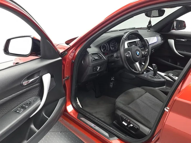 BMW 118 D M Sports Shadow 5-Door, снимка 10 - Автомобили и джипове - 56162180