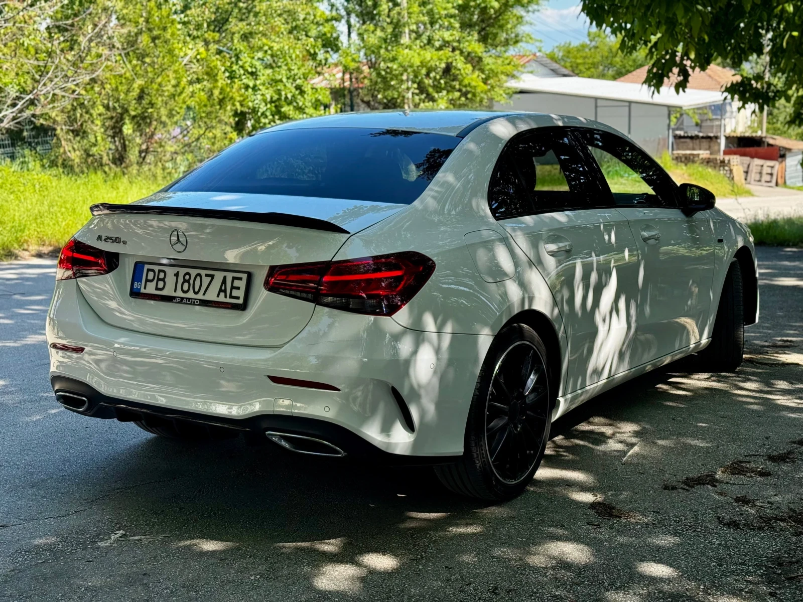 Mercedes-Benz CLA Plug in hybrid Amg Line - изображение 4