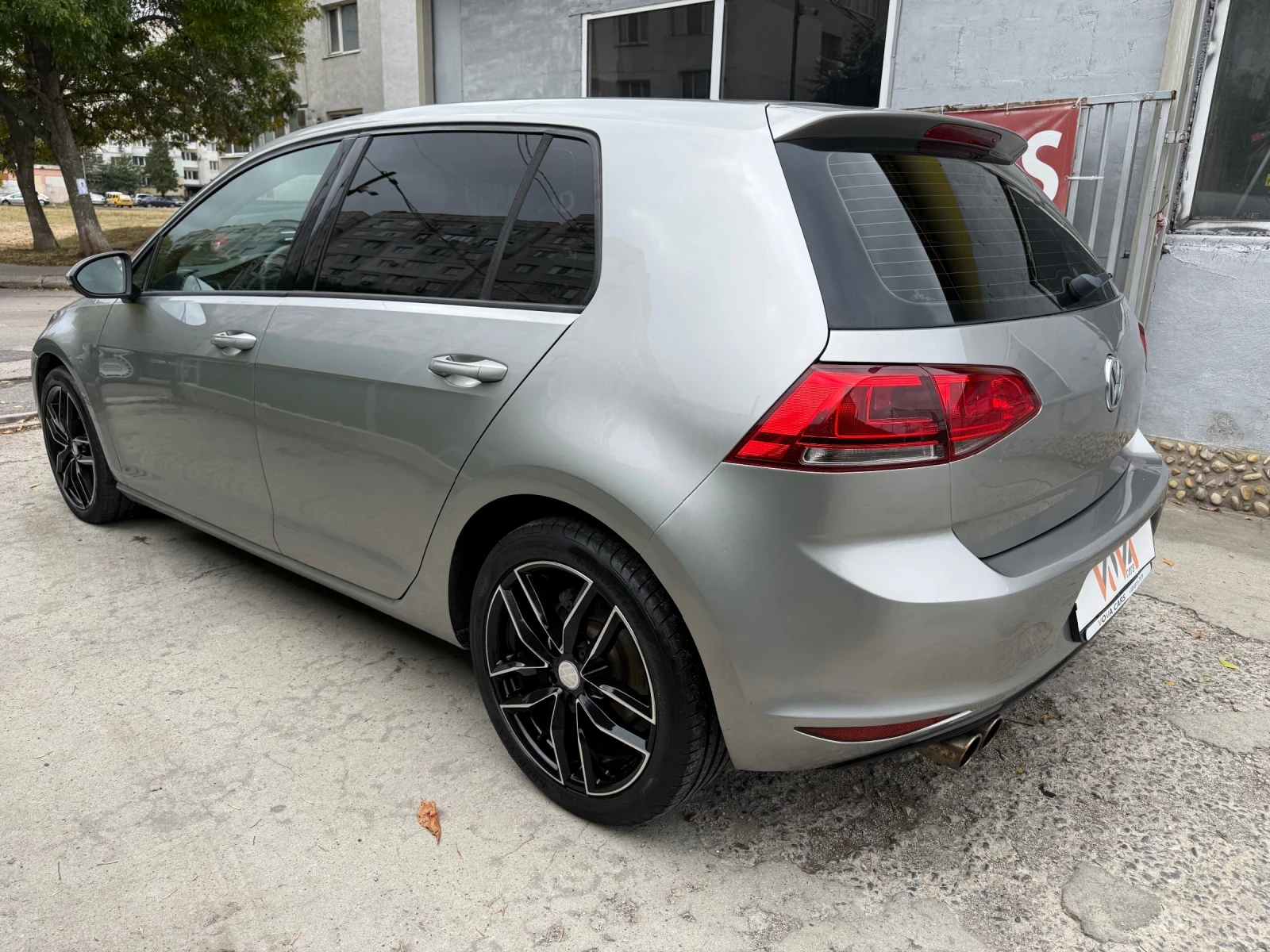 VW Golf 1.6TDI-105к.с High Line Автомат Лед Светлини  - изображение 2
