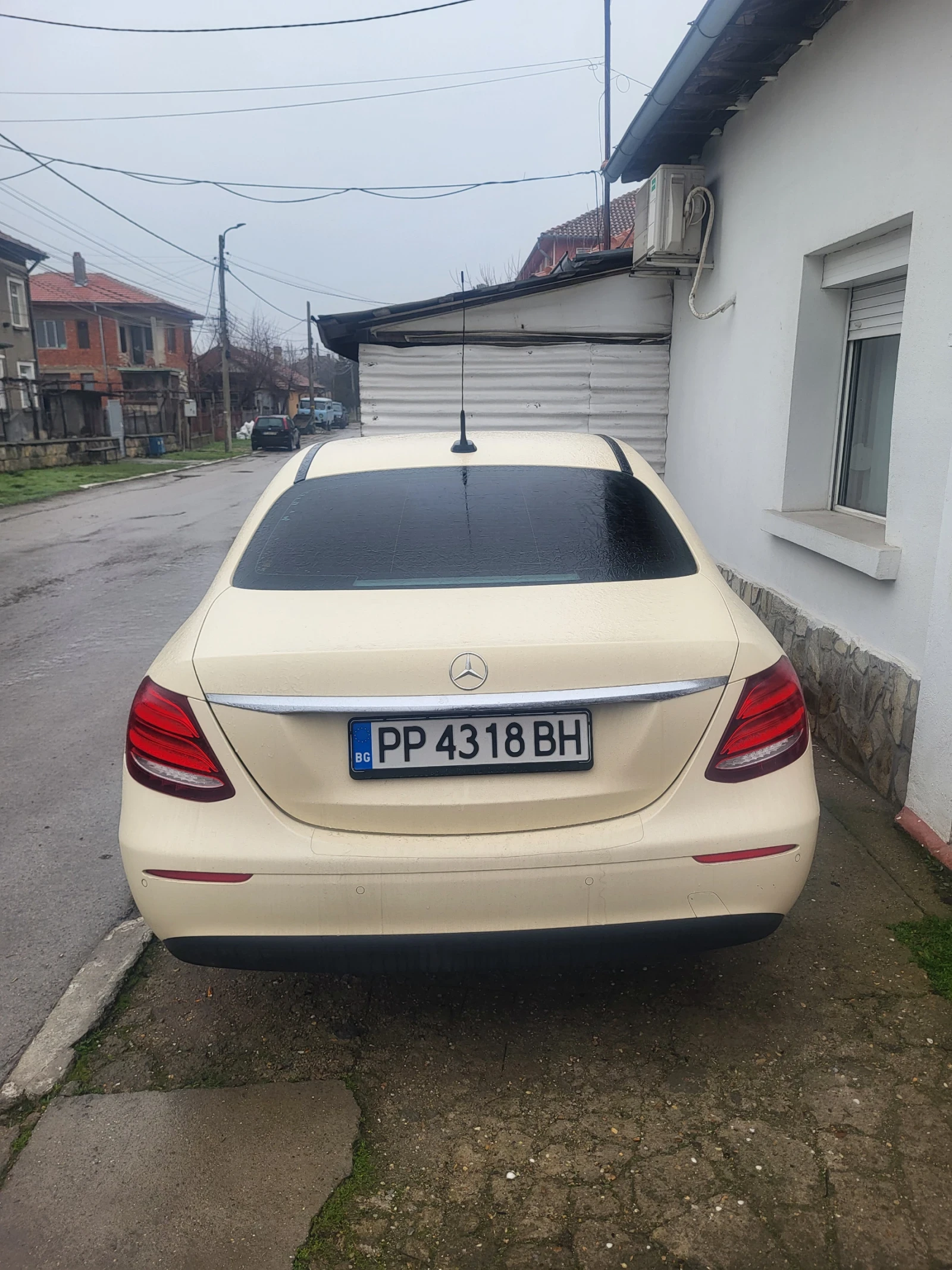 Mercedes-Benz E 200, снимка 14 - Автомобили и джипове - 53887140