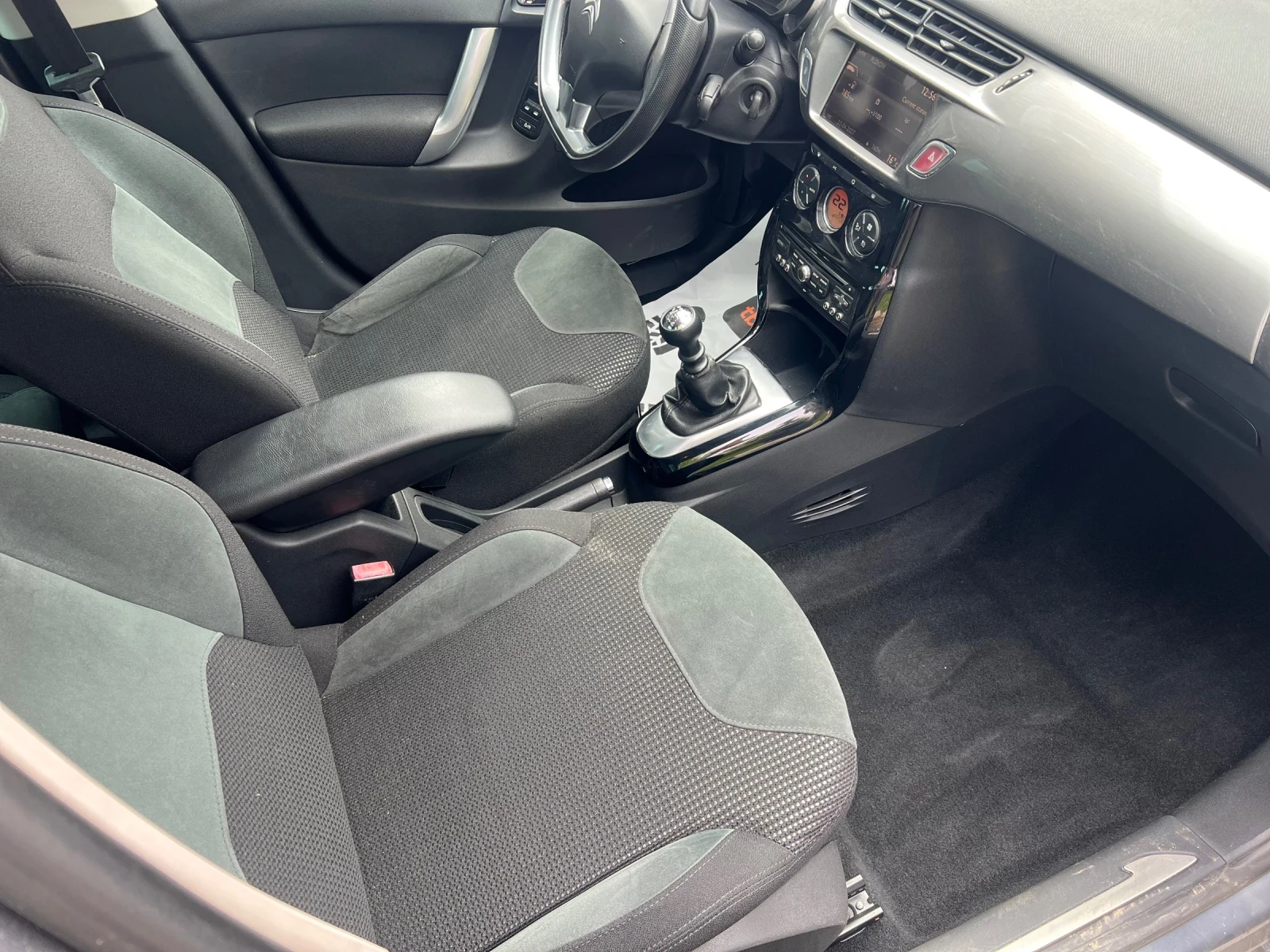 Citroen C3 1.6hdi Executive , снимка 12 - Автомобили и джипове - 54278357