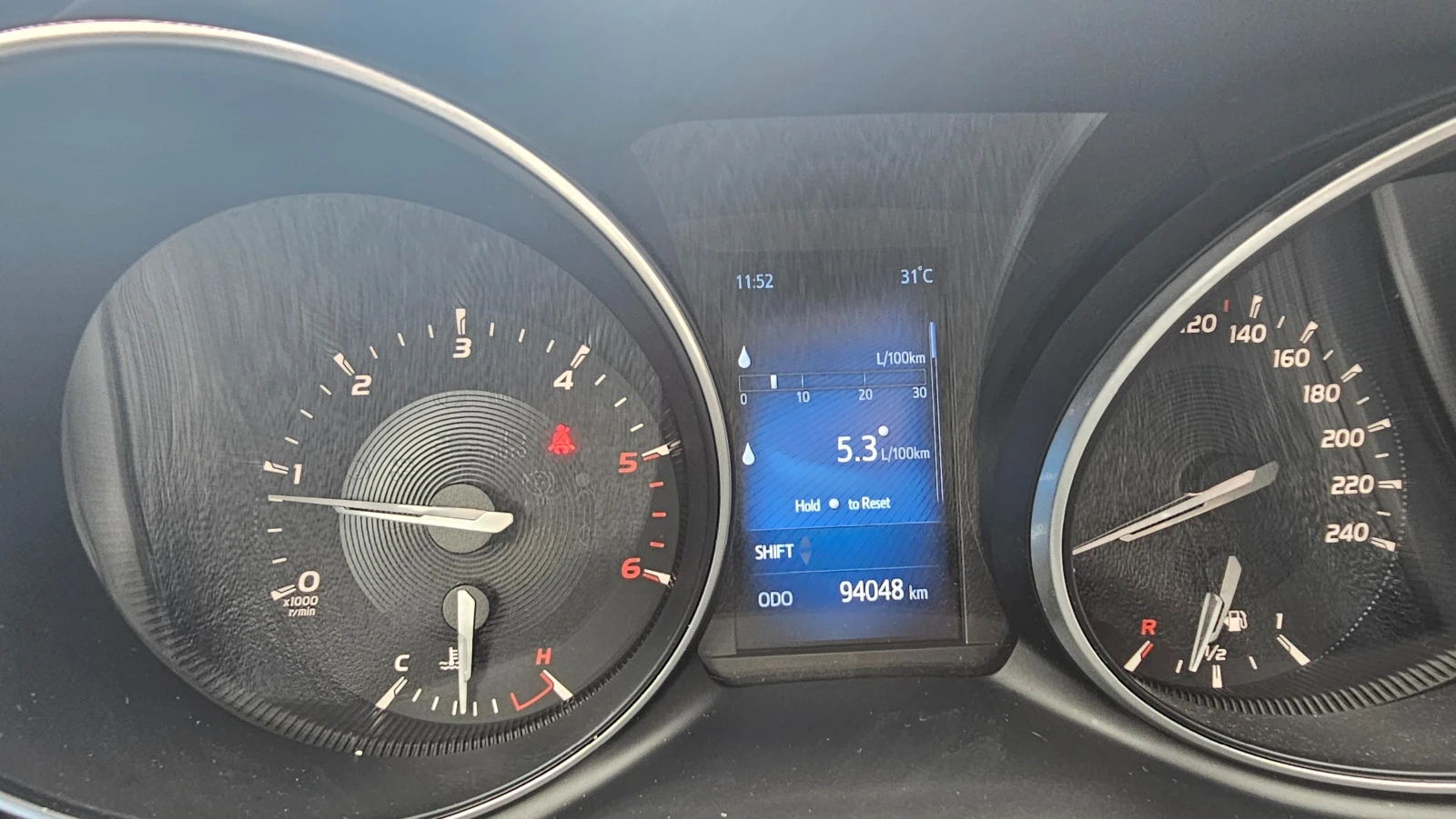 Toyota Avensis 2018, снимка 6 - Автомобили и джипове - 55207642