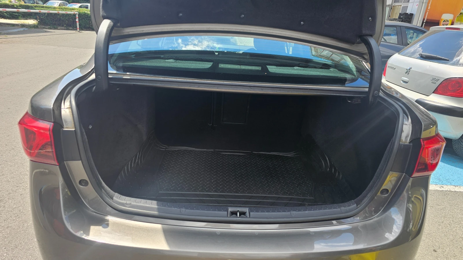 Toyota Avensis 2018, снимка 7 - Автомобили и джипове - 55207642