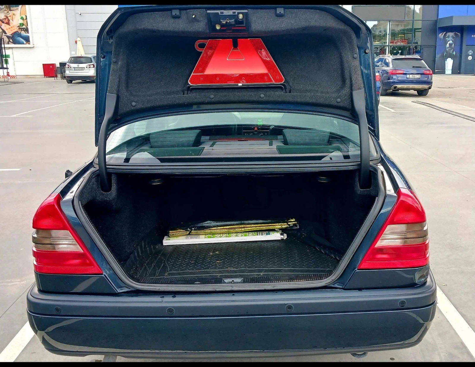 Mercedes-Benz C 180, снимка 3 - Автомобили и джипове - 55405327