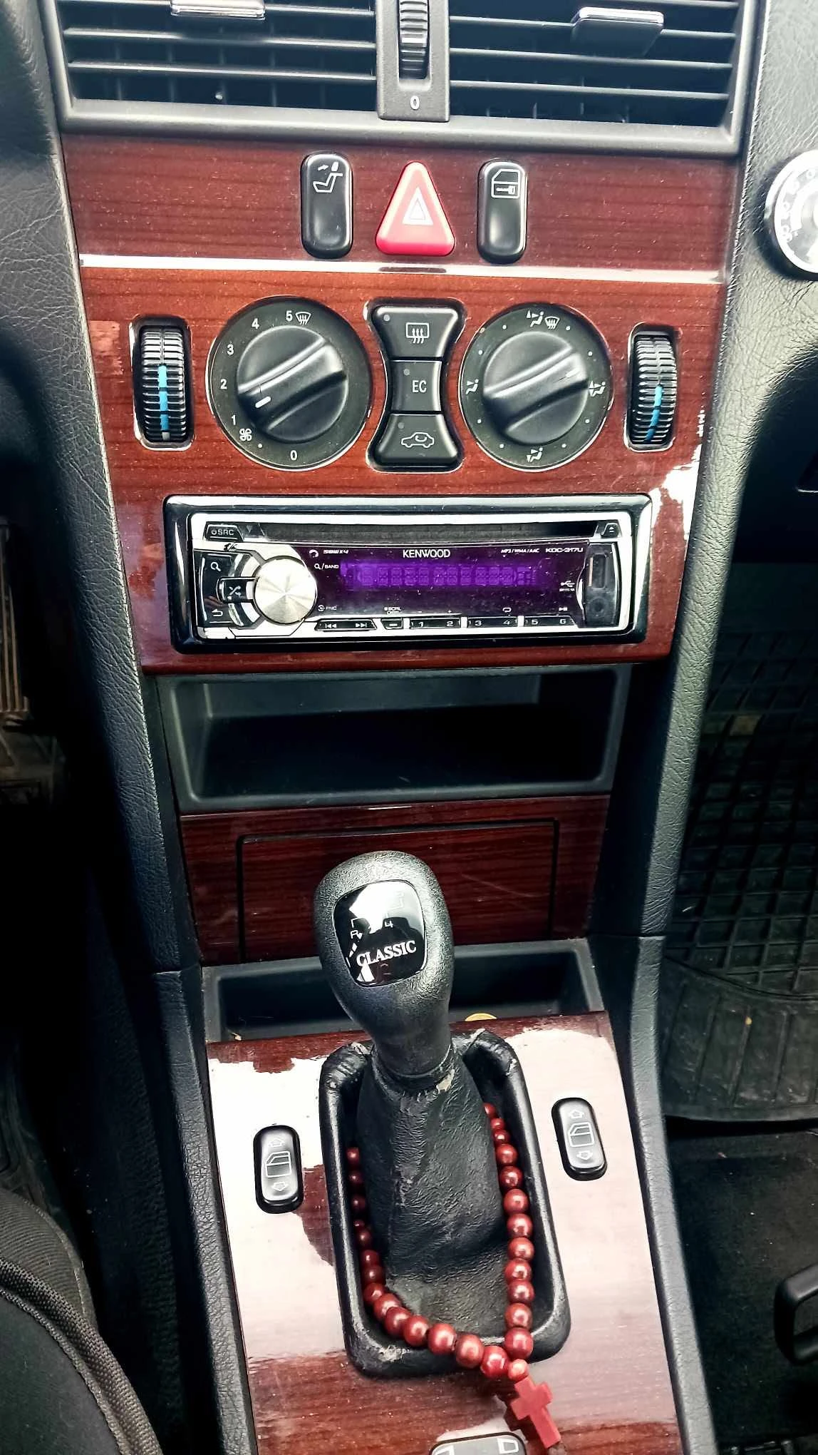 Mercedes-Benz C 180, снимка 6 - Автомобили и джипове - 55405327