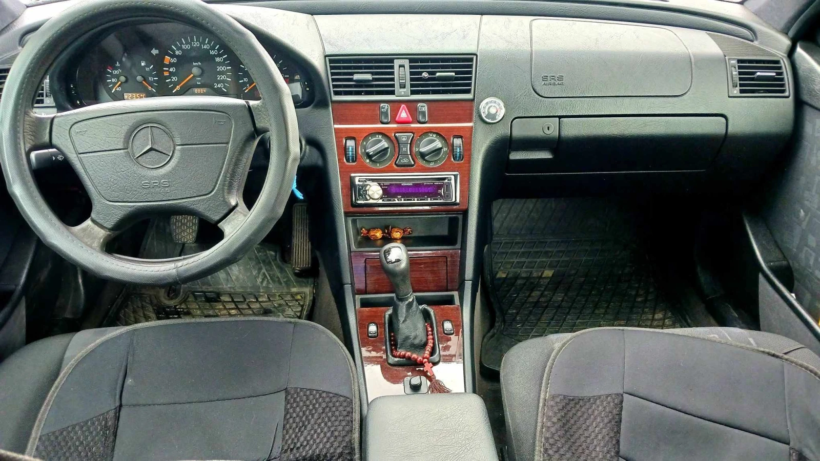 Mercedes-Benz C 180, снимка 7 - Автомобили и джипове - 55405327