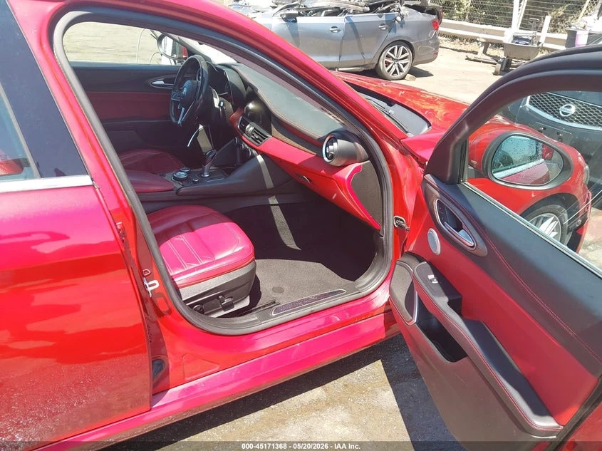 Alfa Romeo Giulia 2.0l Ti Rwd, снимка 5 - Автомобили и джипове - 55586541