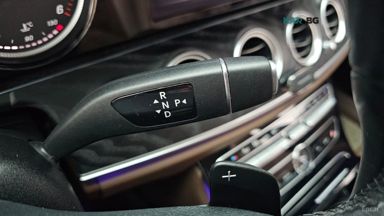Mercedes-Benz E 220 Avangarde* КОЖА* ПОДГРЕВ* НАВИ* ПАНО* КАМЕРА, снимка 7 - Автомобили и джипове - 55831423