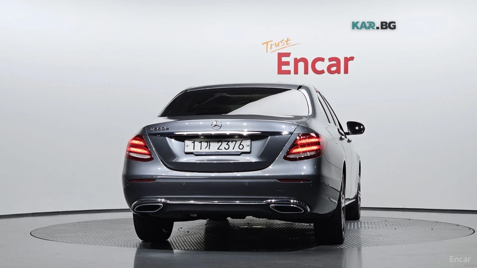Mercedes-Benz E 220 Avangarde* КОЖА* ПОДГРЕВ* НАВИ* ПАНО* КАМЕРА, снимка 4 - Автомобили и джипове - 55831423