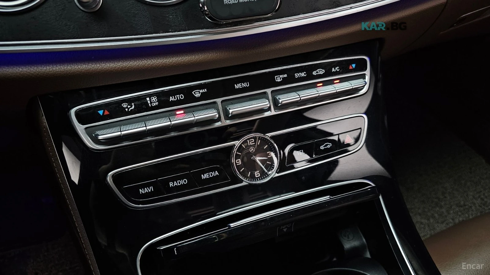 Mercedes-Benz E 220 Avangarde* КОЖА* ПОДГРЕВ* НАВИ* ПАНО* КАМЕРА, снимка 15 - Автомобили и джипове - 55831423