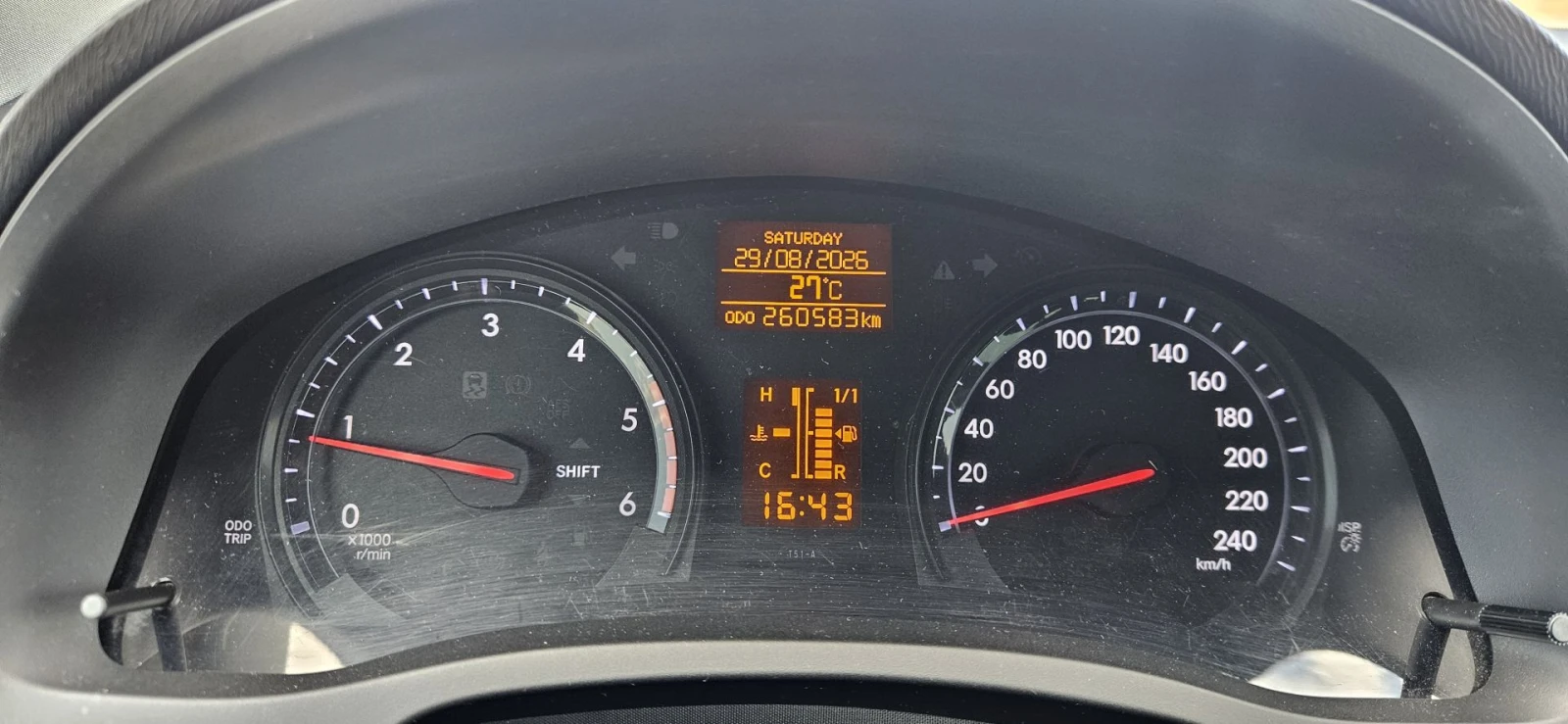 Toyota Avensis 2.0 D4D, снимка 10 - Автомобили и джипове - 55897189
