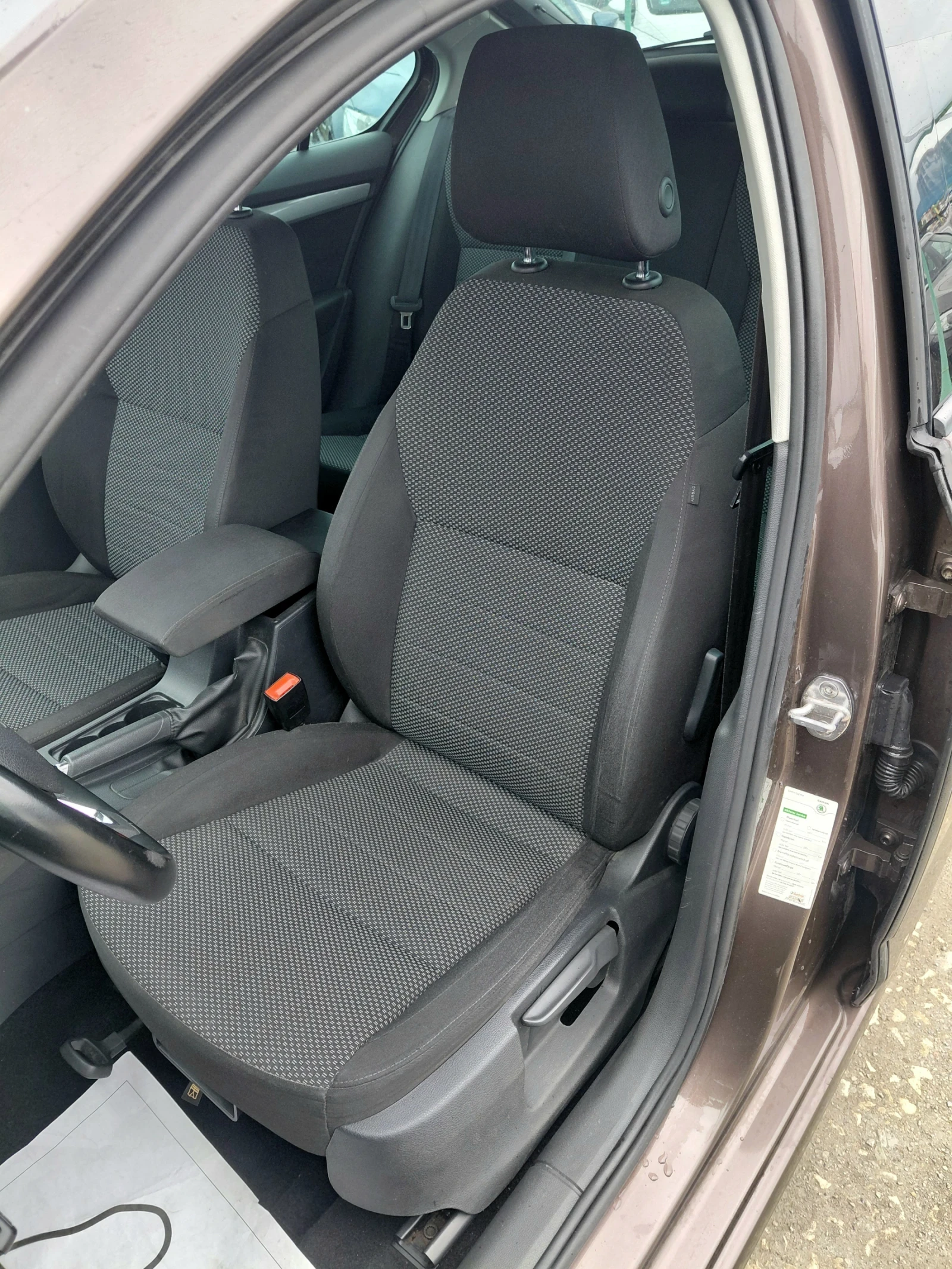 Skoda Octavia 1.6TDi DSG  Euro-5, снимка 8 - Автомобили и джипове - 56231196