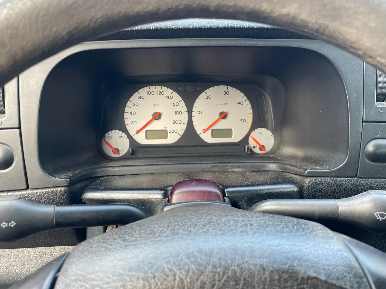 VW Golf 1.9тди 90кс, снимка 6 - Автомобили и джипове - 56268719