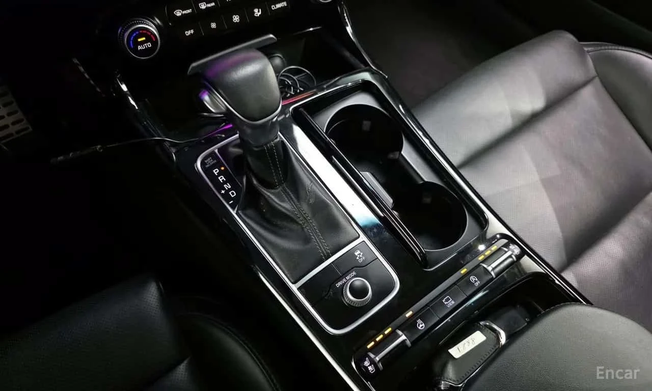 Kia Stinger * 2.0 Turbo 2WD * ЦЕНА ДО БГ, снимка 14 - Автомобили и джипове - 56295938