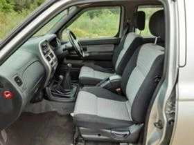 Nissan Navara 2,5d D22 hardtop, снимка 8