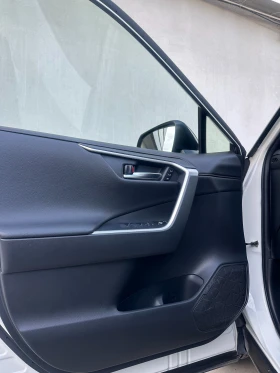 Toyota Rav4 Plug-In Premium Bi-Tone   | Mobile.bg    5