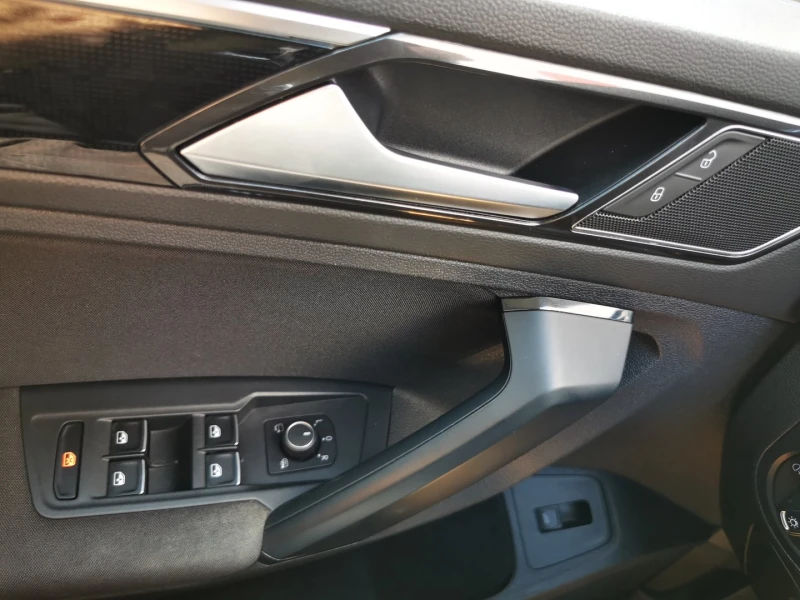 VW Tiguan Comfortline 2.0TDI 4MOTION BMT, снимка 13 - Автомобили и джипове - 53167239