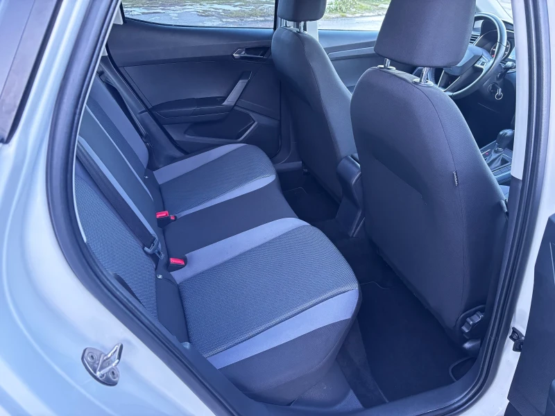 Seat Arona 1.6TDI Автоматик Distronic, снимка 15 - Автомобили и джипове - 52929399