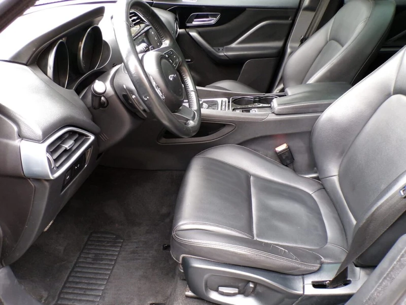 Jaguar F-PACE 35t PREMIUM * * CARFAX * * АВТО КРЕДИТ * * , снимка 9 - Автомобили и джипове - 53237519