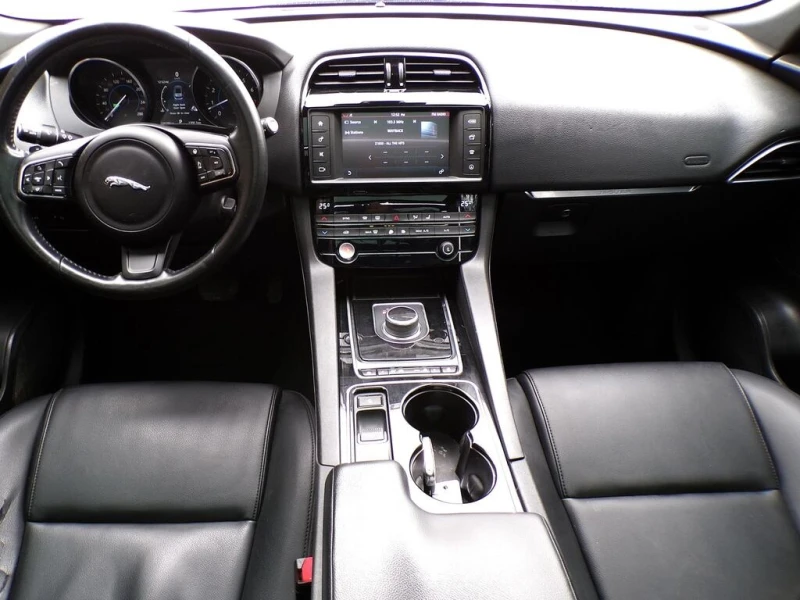 Jaguar F-PACE 35t PREMIUM * * CARFAX * * АВТО КРЕДИТ * * , снимка 10 - Автомобили и джипове - 53237519