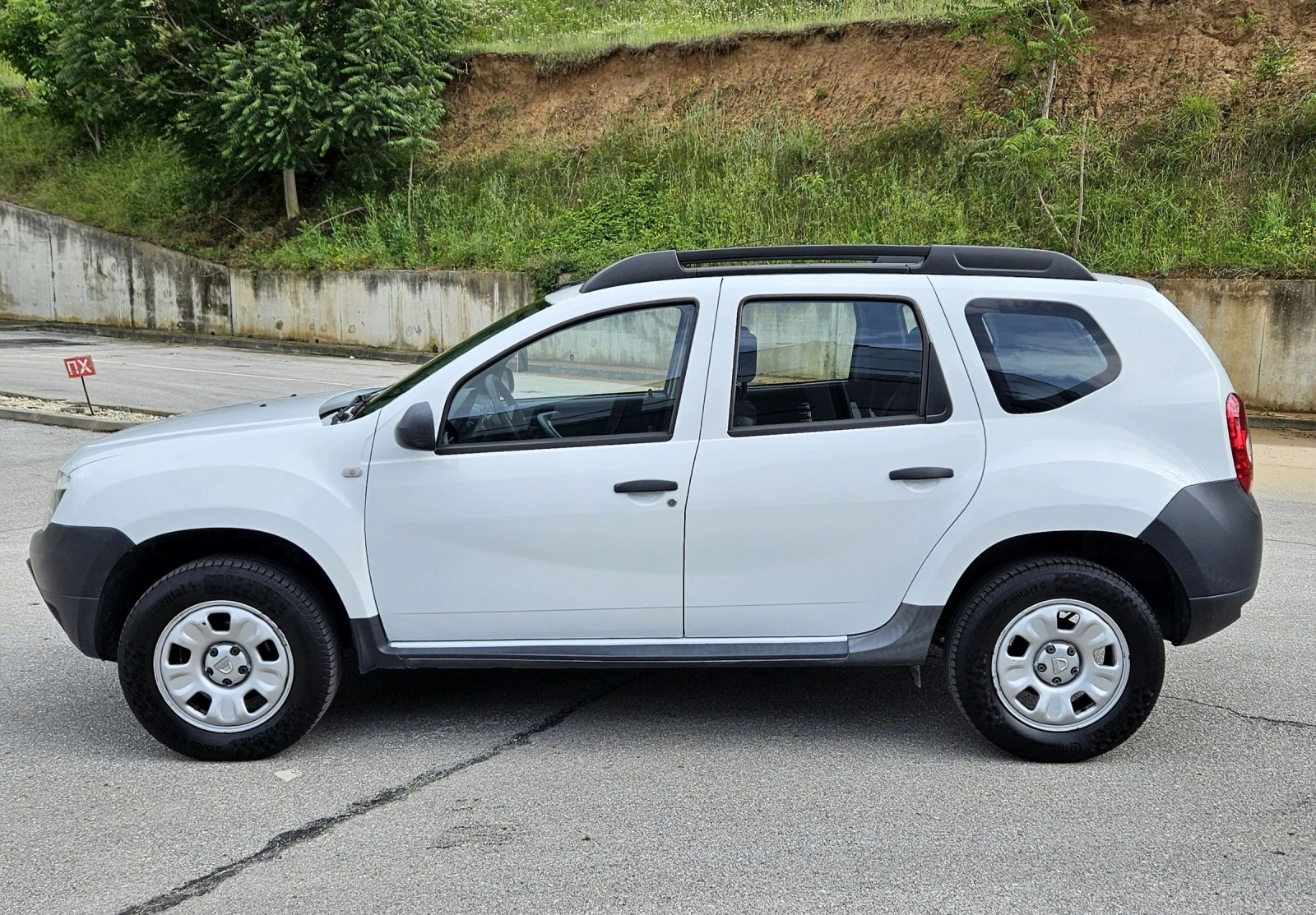 Dacia Duster 1.6 4x4 105  - изображение 8