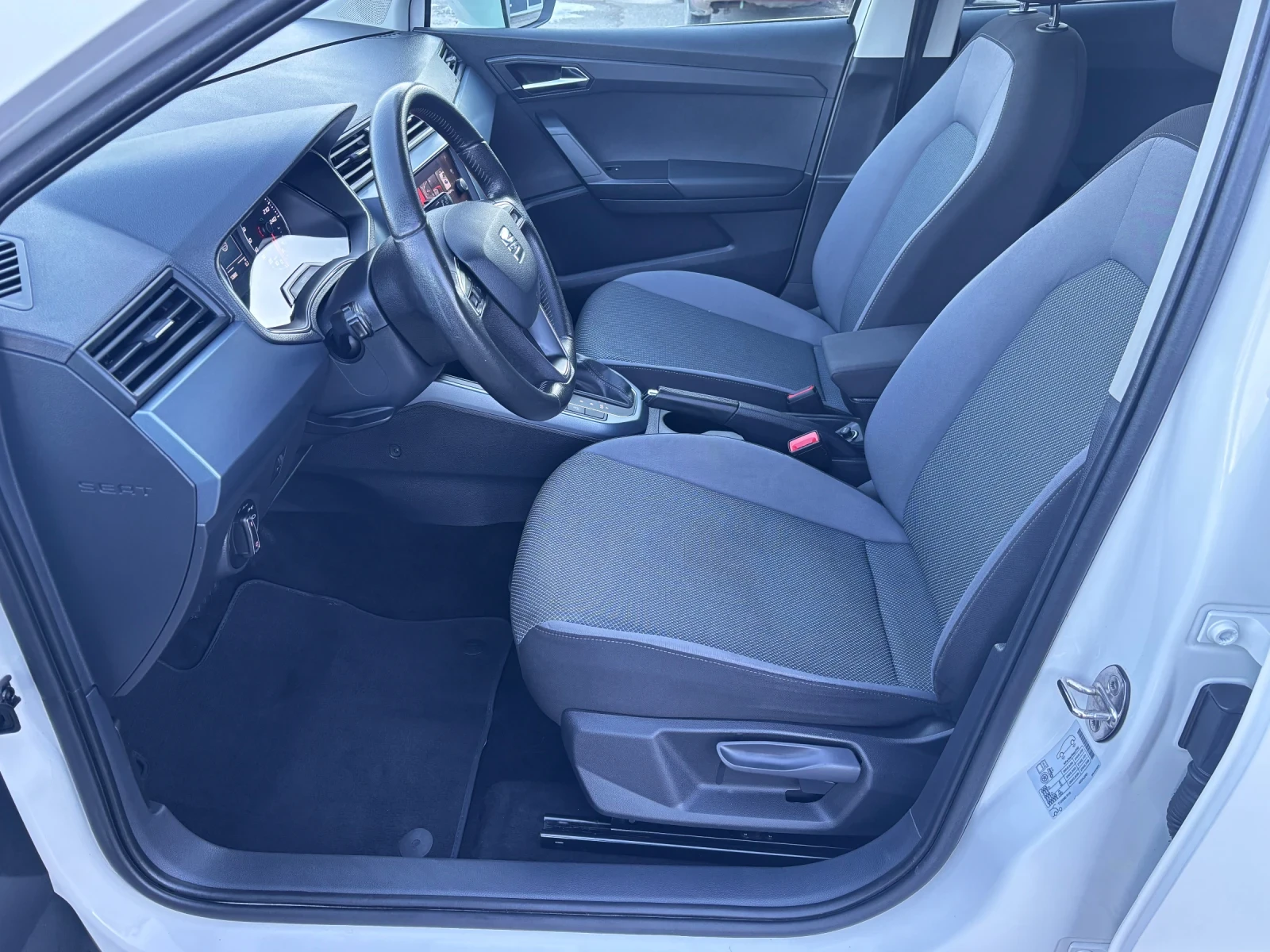 Seat Arona 1.6TDI Автоматик Distronic - изображение 9