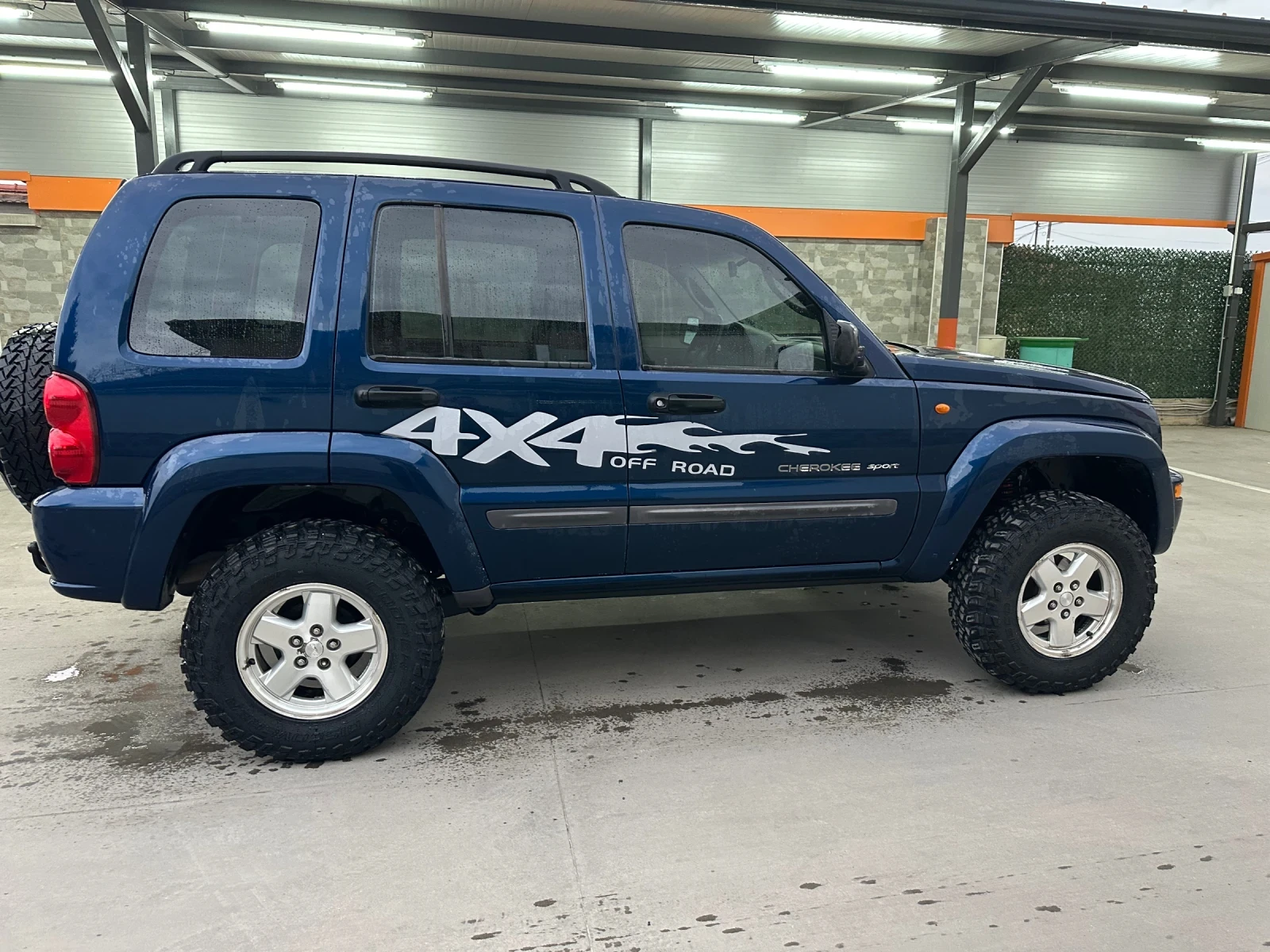 Jeep Cherokee 3.7 Бензин/ Газ, снимка 3 - Автомобили и джипове - 53913158