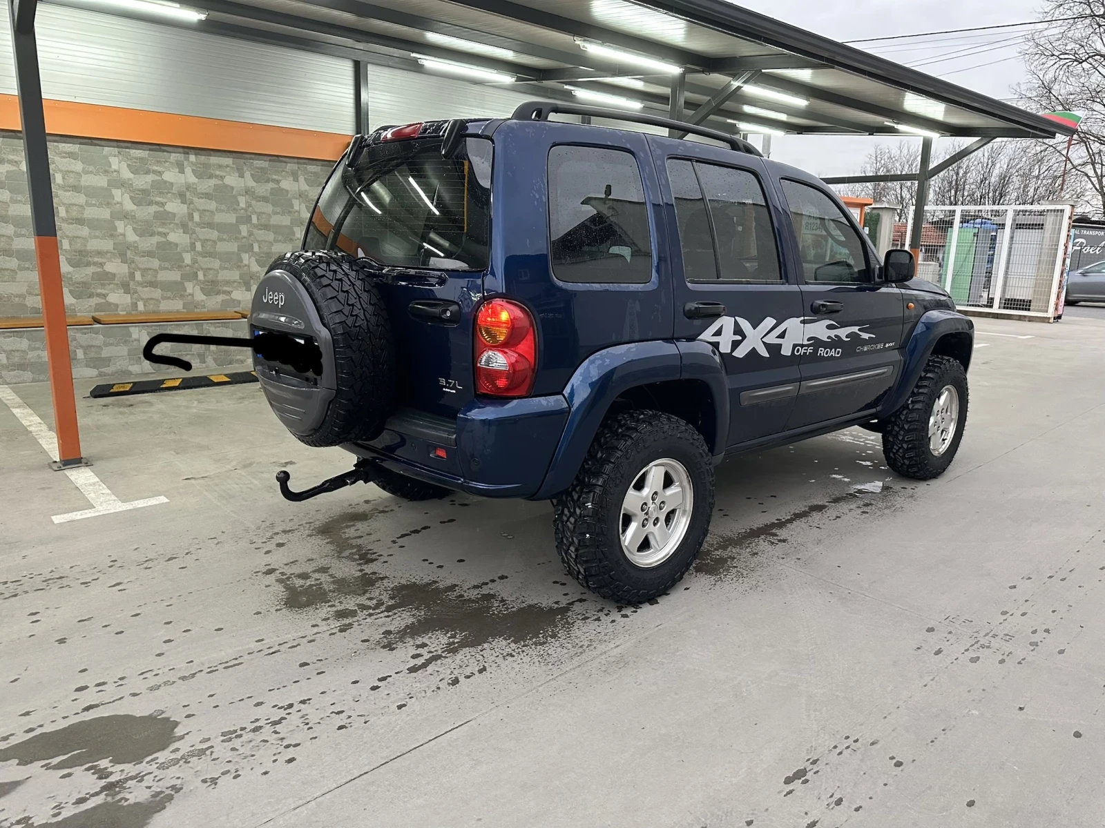 Jeep Cherokee 3.7 Бензин/ Газ, снимка 4 - Автомобили и джипове - 53913158