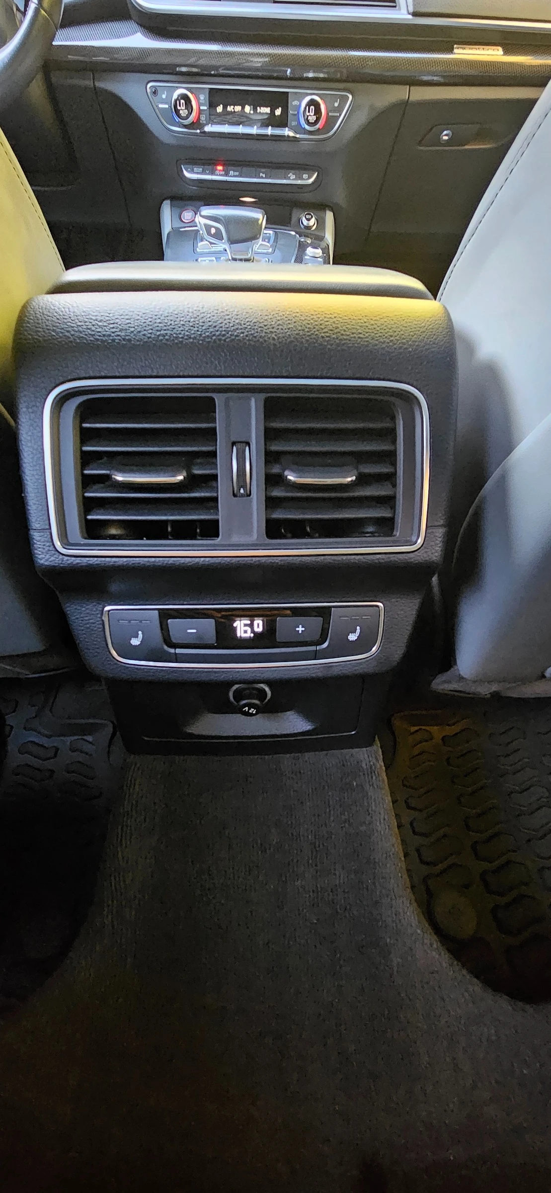 Audi SQ5, снимка 11 - Автомобили и джипове - 53916925