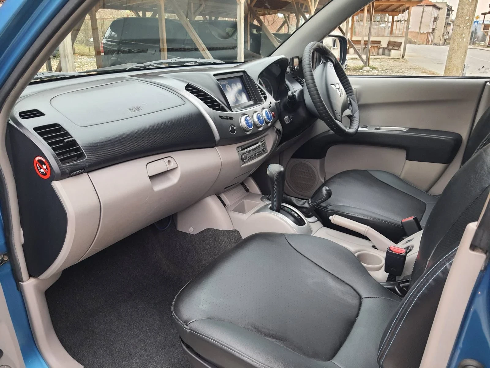 Mitsubishi L200 2.5 DI-D, снимка 12 - Автомобили и джипове - 54145542