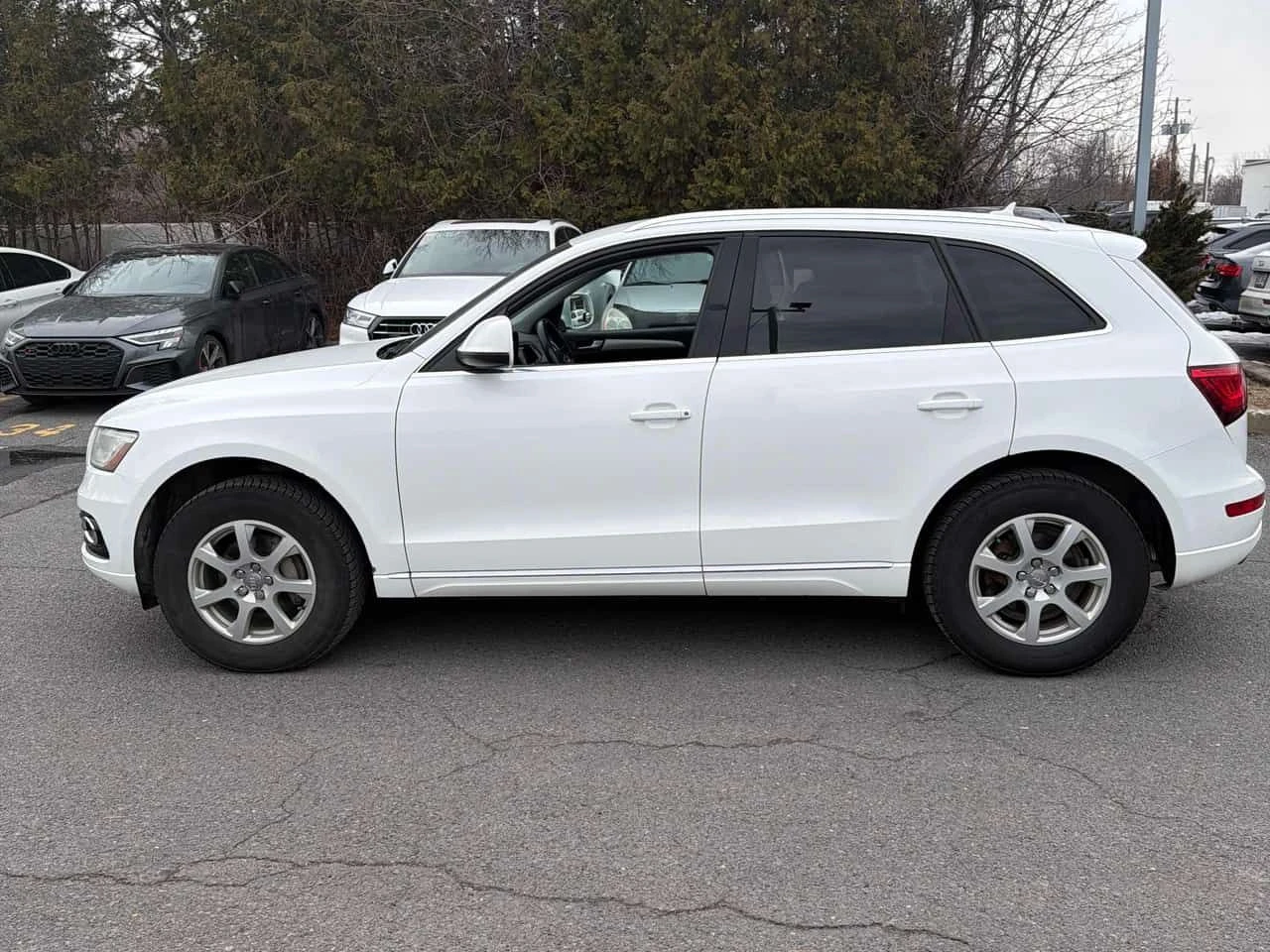 Audi Q5 * 2.0L Progressiv * CARFAX * ЦЕНА ДО БГ, снимка 2 - Автомобили и джипове - 54205430