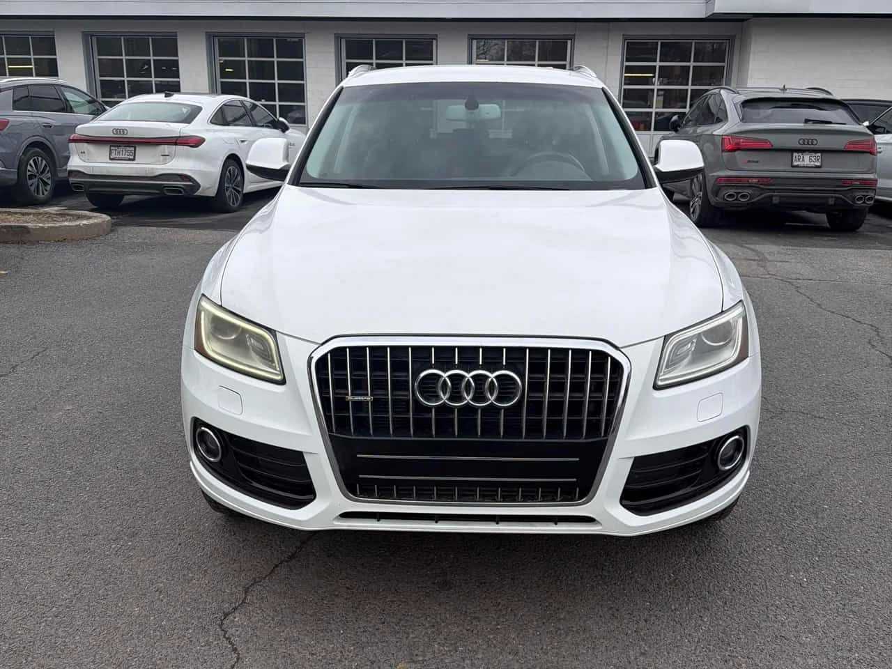 Audi Q5 * 2.0L Progressiv * CARFAX * ЦЕНА ДО БГ, снимка 5 - Автомобили и джипове - 54205430
