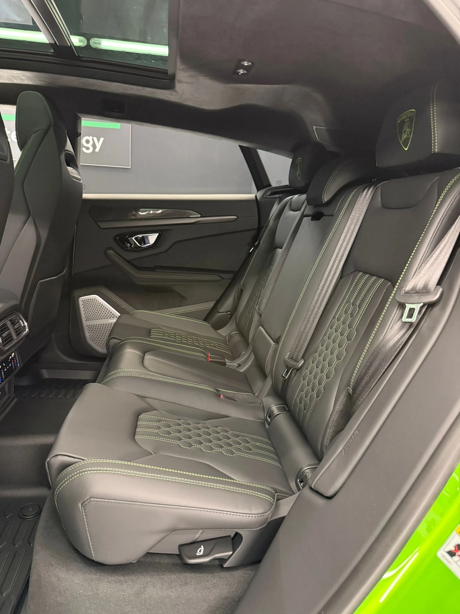 Lamborghini Urus SE 4.0 V8 Plug-in Hybrid 4WD, снимка 14 - Автомобили и джипове - 54676373