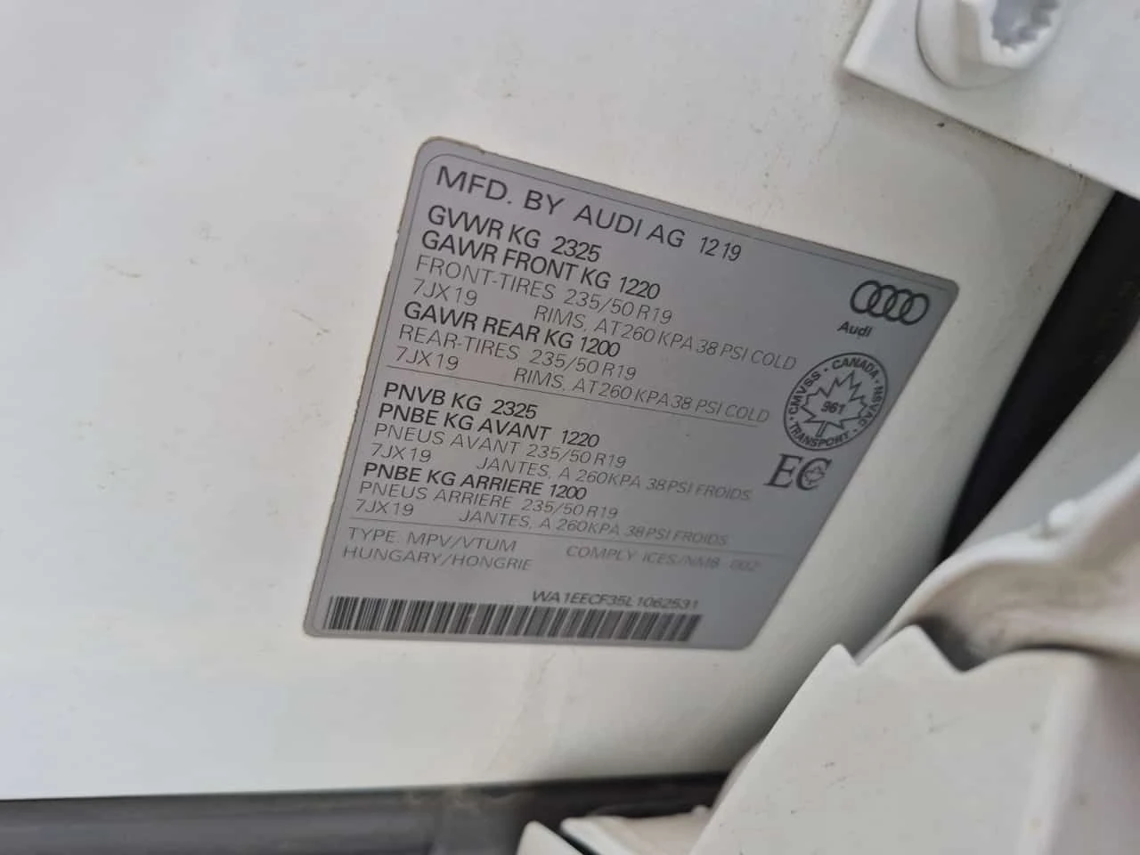 Audi Q3 S LINE PREMIUM PLUS | CARFAX | АВТОКРЕДИТ, снимка 15 - Автомобили и джипове - 54963716