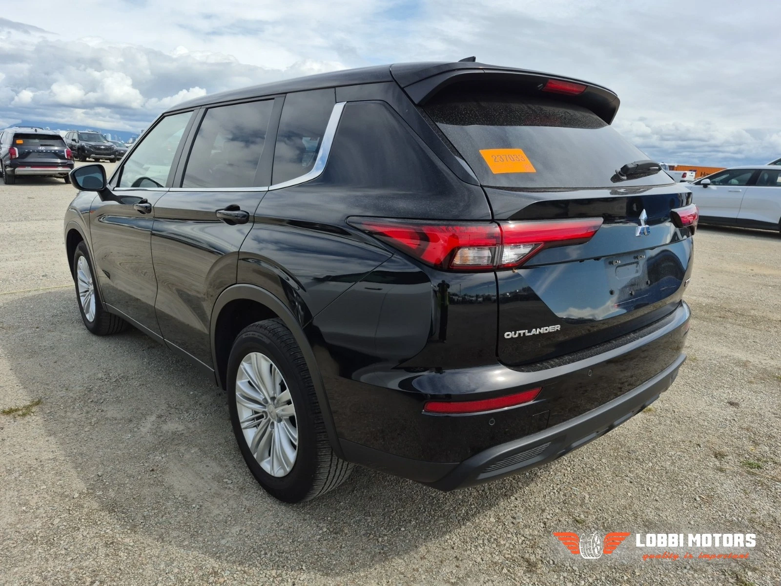 Mitsubishi Outlander, снимка 4 - Автомобили и джипове - 55929002