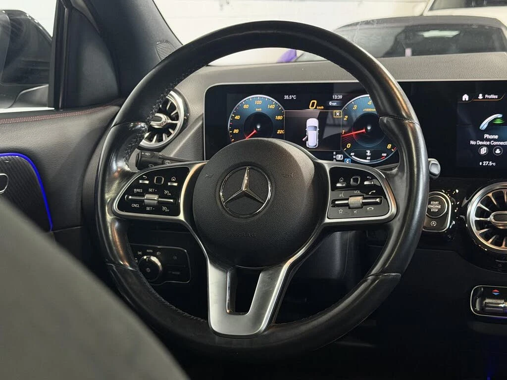 Mercedes-Benz GLA 250 4MATIC* AMG* NIGHT PACK* CARBON* КРАЙНА ЦЕНА, снимка 11 - Автомобили и джипове - 56012561