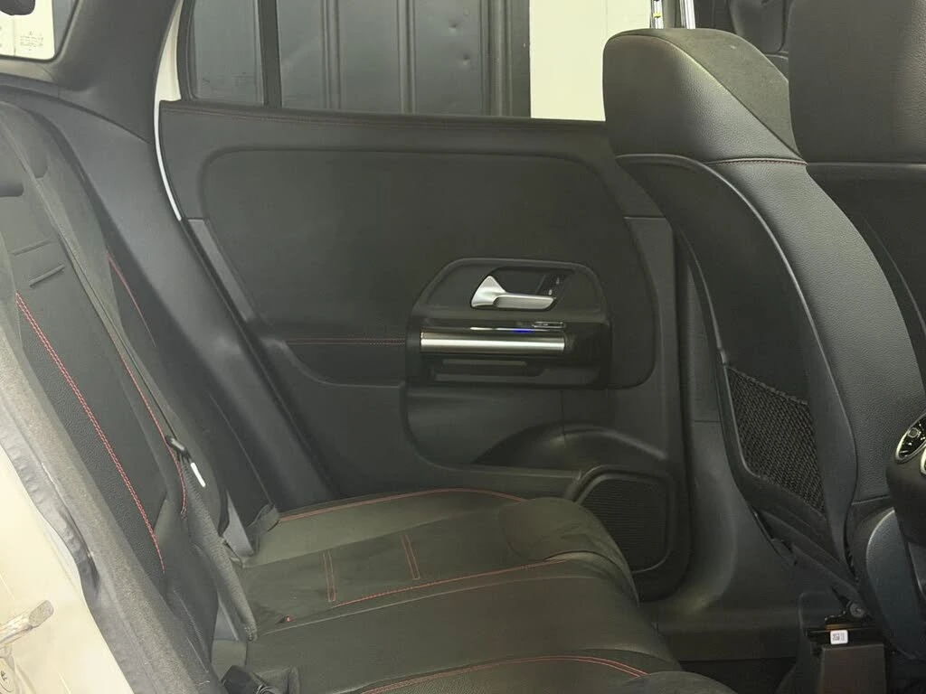 Mercedes-Benz GLA 250 4MATIC* AMG* NIGHT PACK* CARBON* КРАЙНА ЦЕНА, снимка 13 - Автомобили и джипове - 56012561