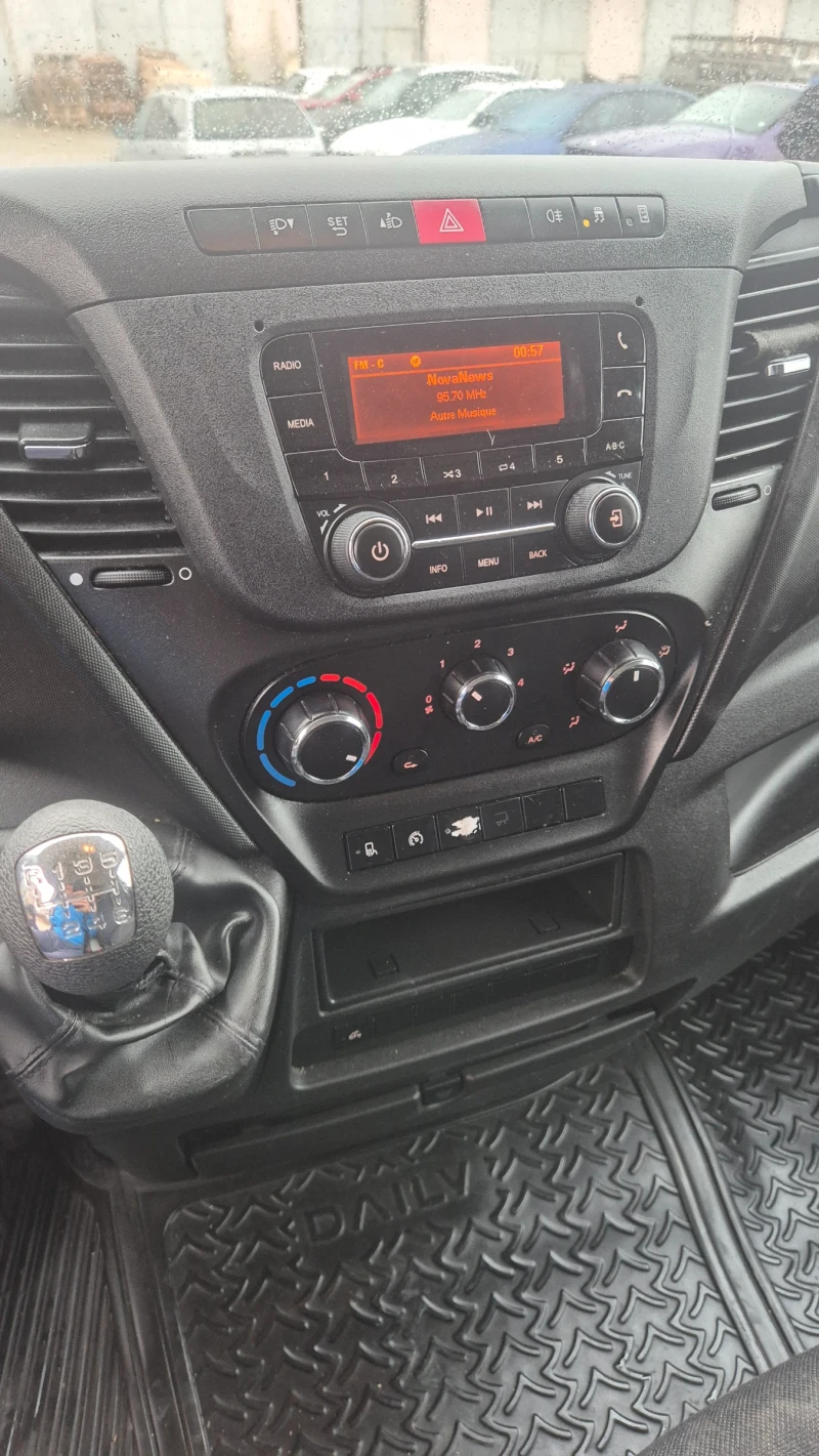 Iveco Daily 35s18* Климатик* Швейцария* , снимка 4 - Бусове и автобуси - 52676406